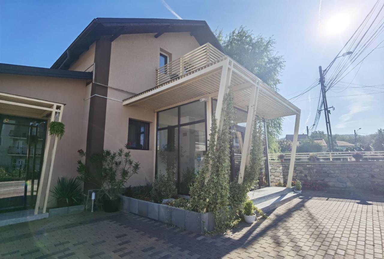 Pensiunea Prestige House Curtea de Argeş Exteriér fotografie