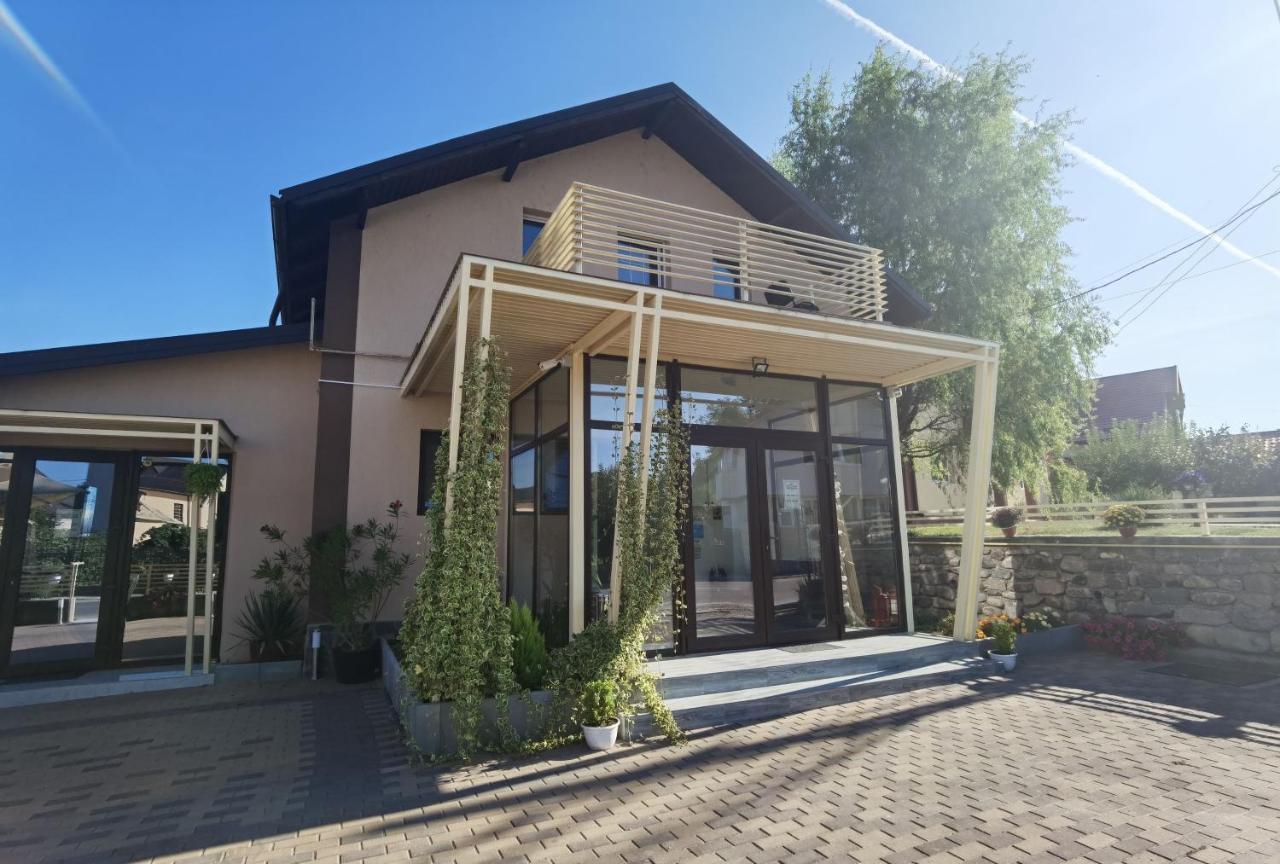 Pensiunea Prestige House Curtea de Argeş Exteriér fotografie